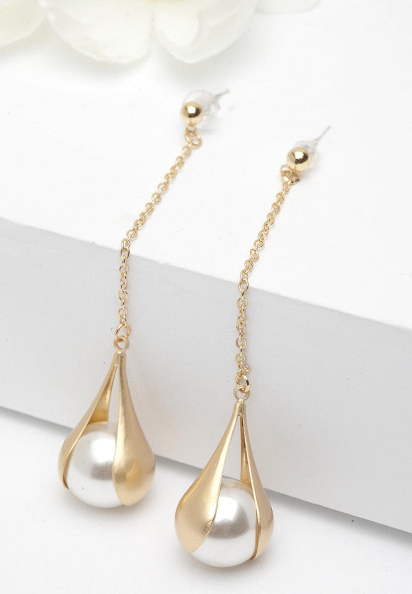 Kullatut korvakorut helmillä