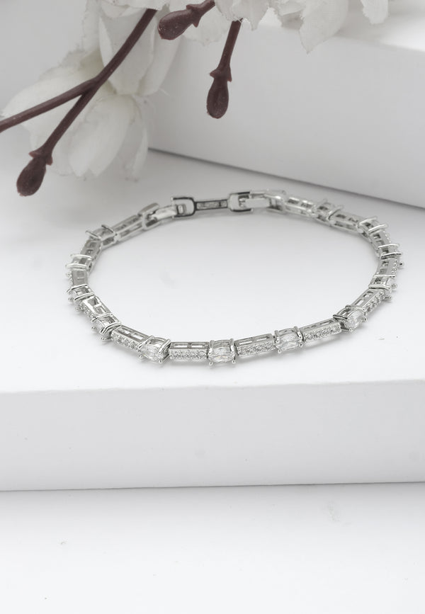 Diva Oval Drop Armband