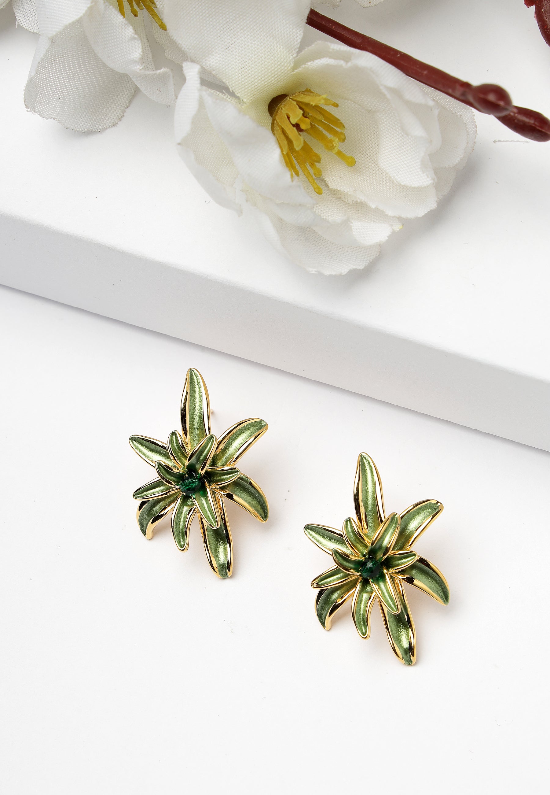 Pendientes con flores verdes