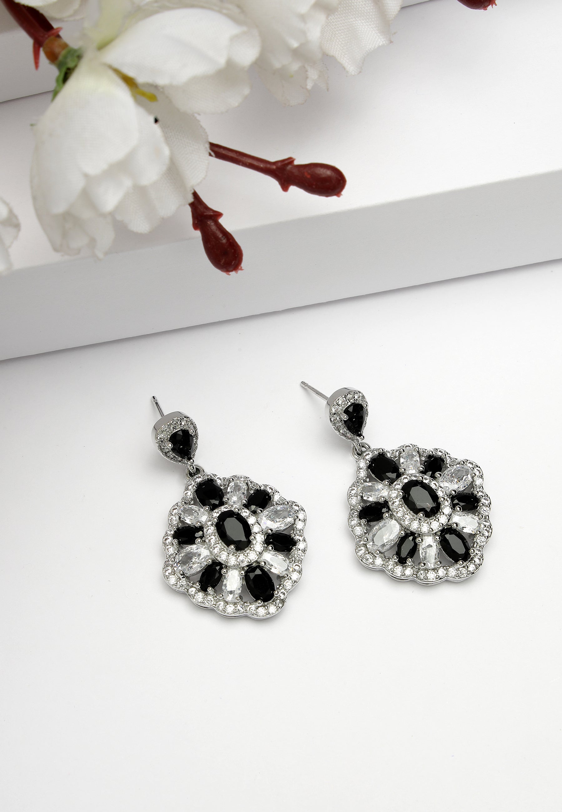 Boucles d'oreilles tendance en zircone cubique