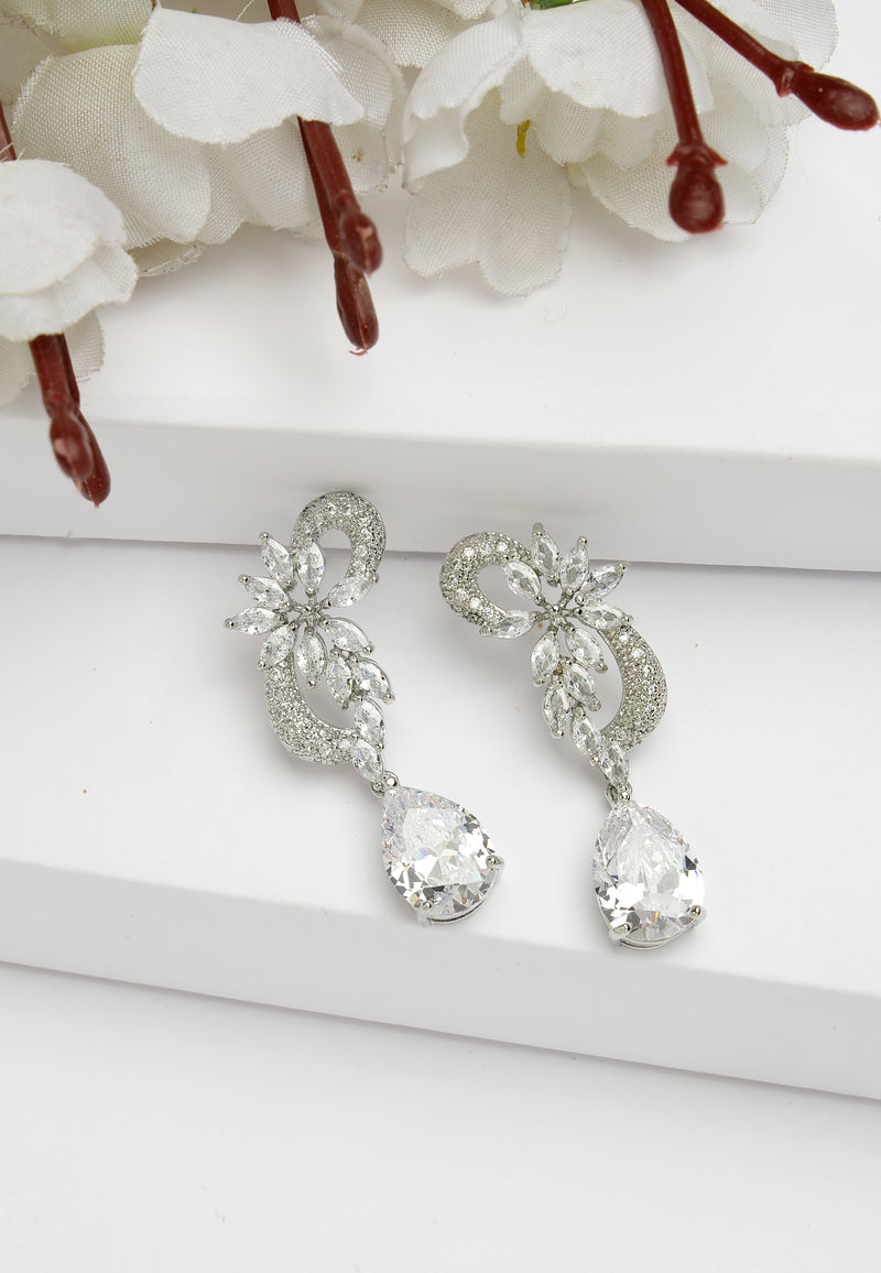 Boucles d'oreilles feuilles élégantes en zircone cubique