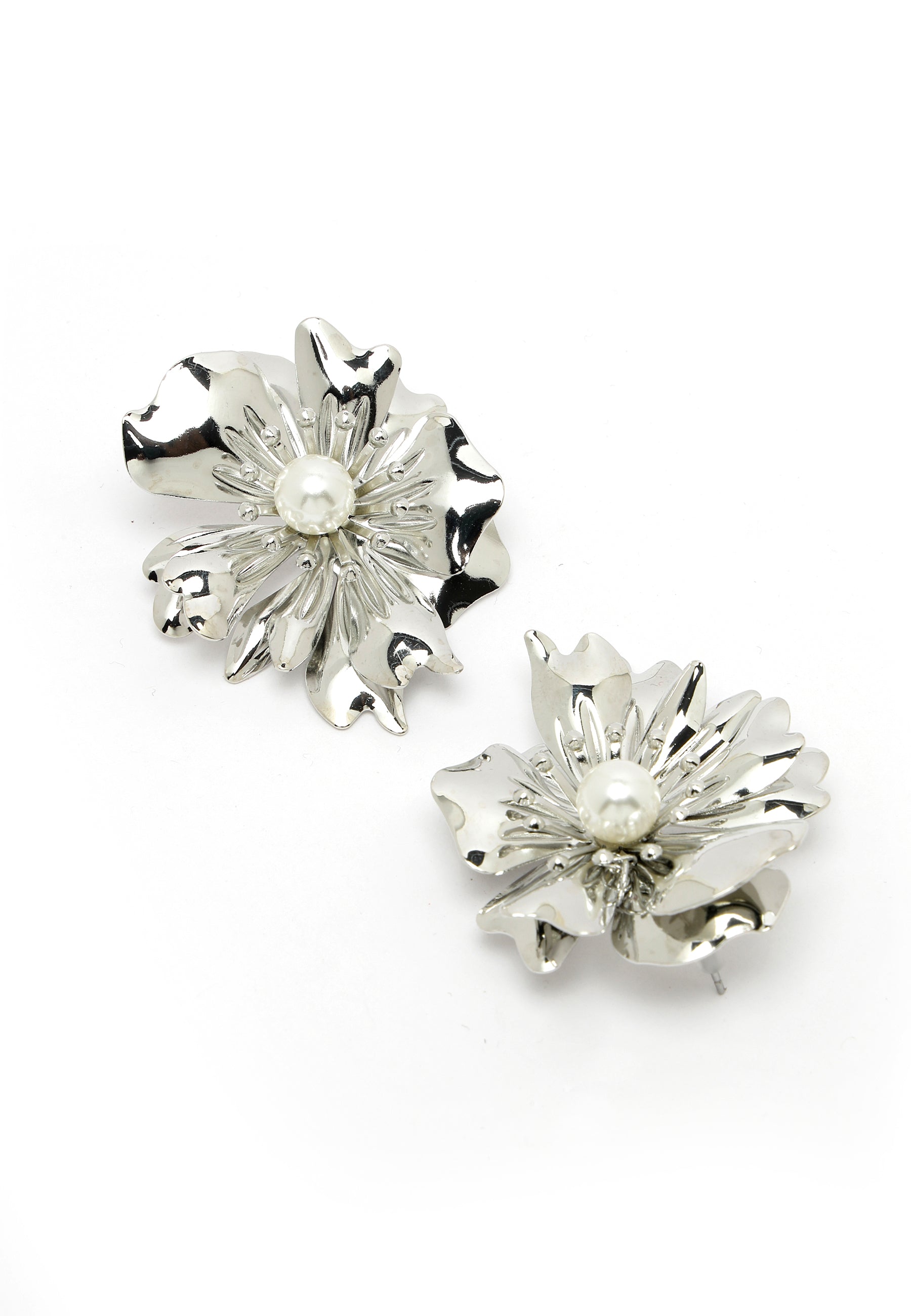 Kolczyki sztyfty z perłami w stylu vintage w kolorze srebrnym