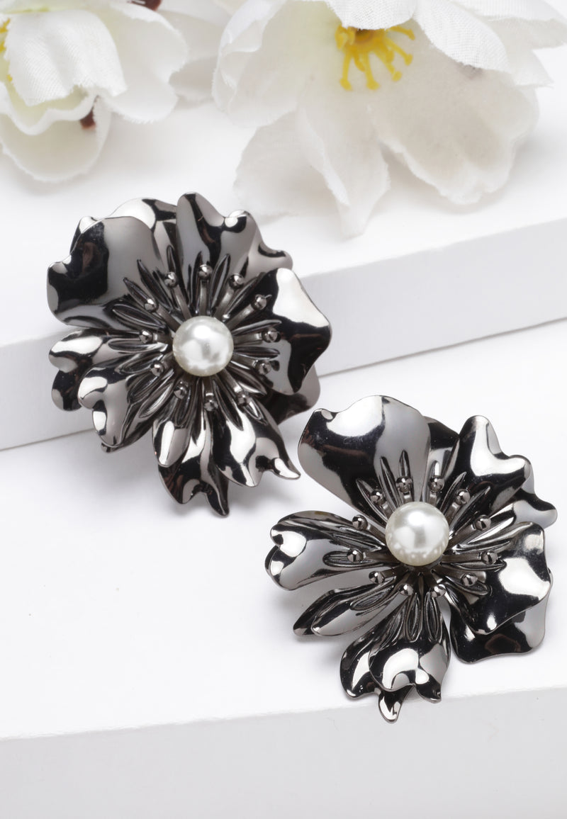 Kolczyki sztyfty z perłami w stylu vintage w kolorze czarnym