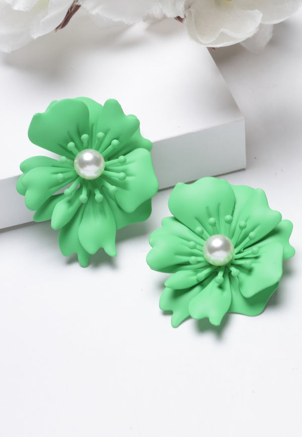 Pendientes de perlas florales en verde