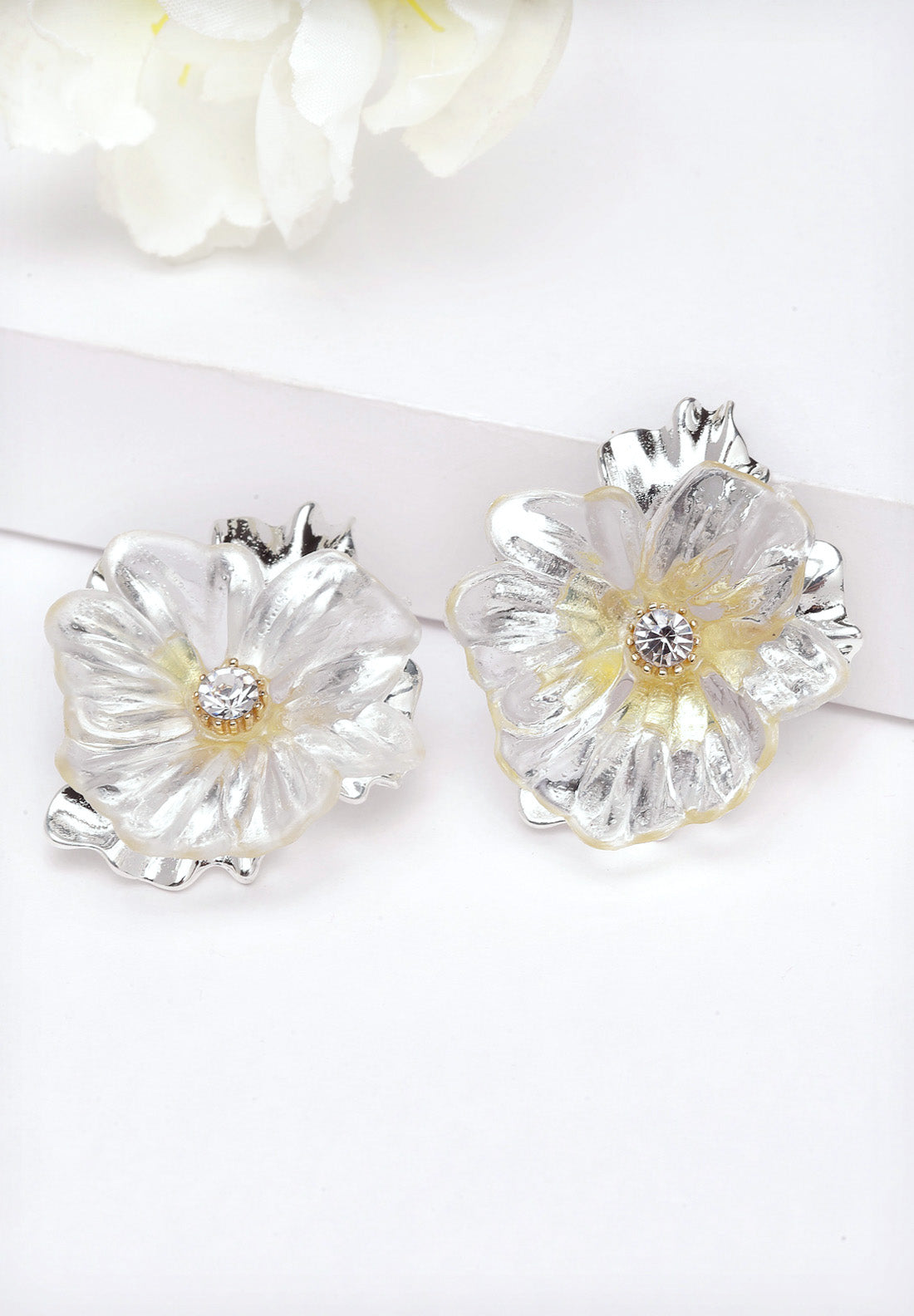 Boucles d'oreilles à tige en cristal floral argenté